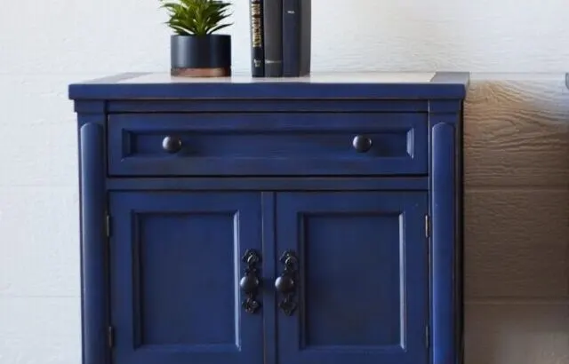 cropped-Antique-Blue-Nightstands-in-Midnight-Sky-Country-Chic-Paint.jpeg